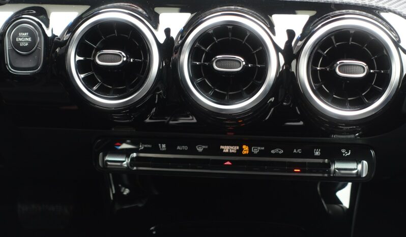 MERCEDES CLASSE A 250 E 8G-DCT 218 CH HYBRIDE RECHARGEABLE AMG-LINE complet
