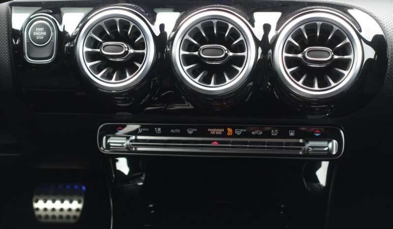 MERCEDES CLASSE A 250 E 8G-DCT 218 CH HYBRIDE RECHARGEABLE AMG-LINE complet