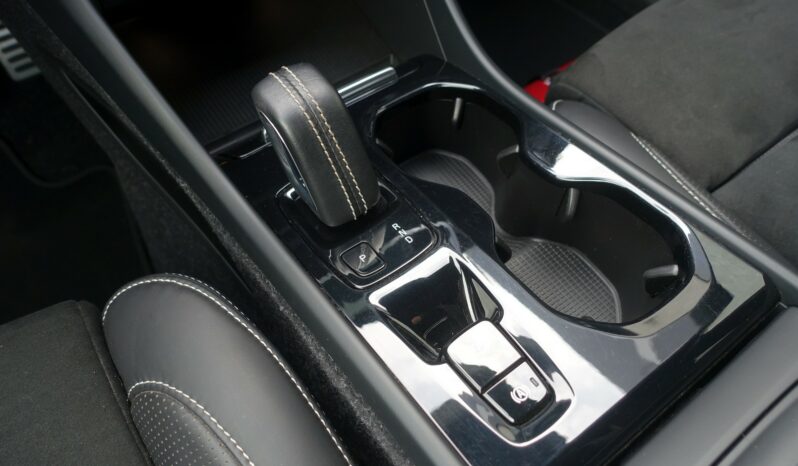 VOLVO XC 40 D4 2.0 L GEARTRONIC AWD 190CH R-DESIGN complet