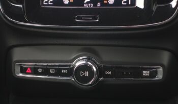 VOLVO XC 40 D4 2.0 L GEARTRONIC AWD 190CH R-DESIGN complet