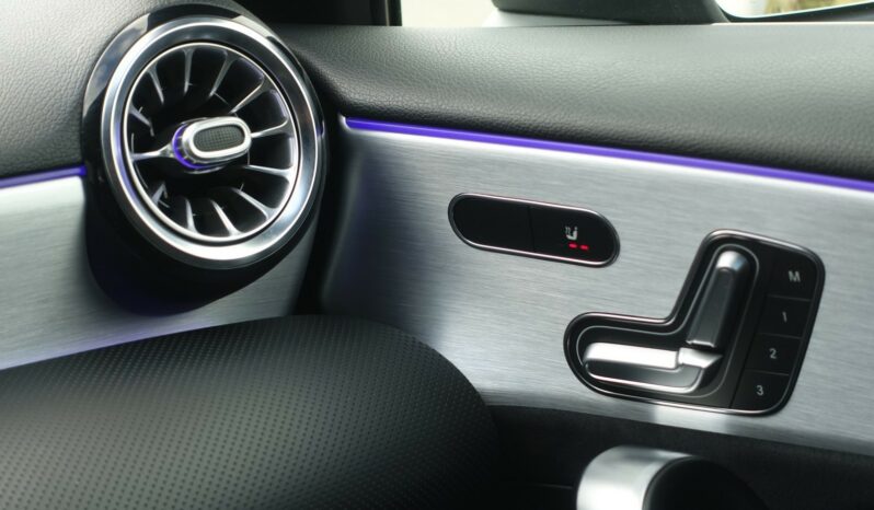 MERCEDES CLASSE A 250 E 262 CH HYBRIDE RECHARGEABLE 8G-DCT AMG-LINE complet