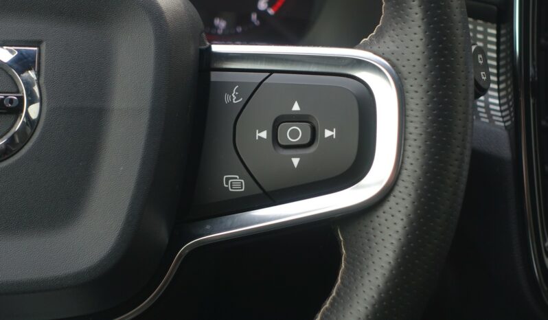 VOLVO XC 40 D4 2.0 L GEARTRONIC AWD 190CH R-DESIGN complet