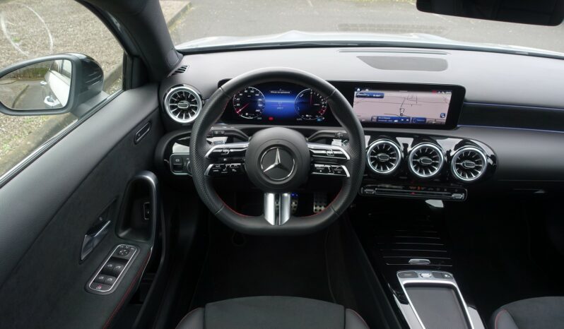 MERCEDES CLASSE A 250 E 8G-DCT 218 CH HYBRIDE RECHARGEABLE AMG-LINE complet