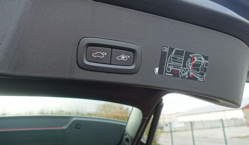 VOLVO XC 40 T5 HYBRIDE RECHARGEABLE GEARTRONIC 262 CH ( 180 CH + 82 CH )  R-DESIGN complet