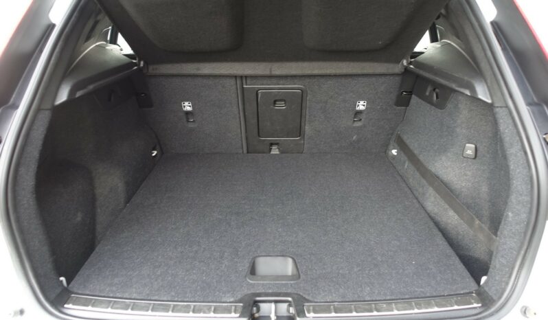 VOLVO XC 40 D4 2.0 L GEARTRONIC AWD 190CH R-DESIGN complet