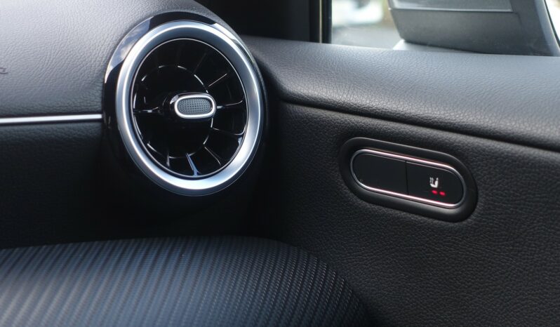 MERCEDES CLASSE A BERLINE 180d 8G-DCT complet