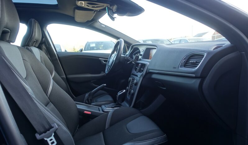 VOLVO V40 2.0L D2 GEARTRONIC 120CH BLACK EDITION complet