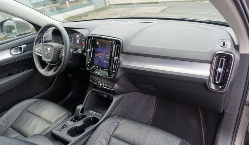 VOLVO XC 40 T4 HYBRIDE RECHARGEABLE GEARTRONIC 211 CH INSCRIPTION complet