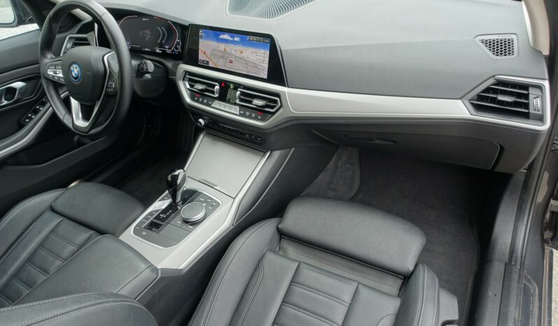 BMW 320 E TOURING HYBRIDE RECHARGEABLE 204 CH complet