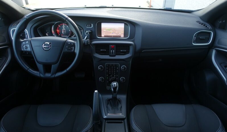 VOLVO V40 2.0L D2 GEARTRONIC 120CH BLACK EDITION complet