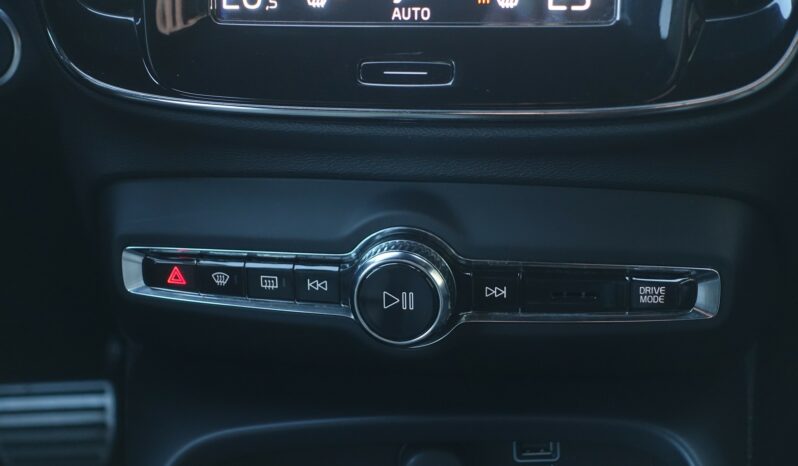 VOLVO XC 40 T4 HYBRIDE RECHARGEABLE GEARTRONIC 211 CH  R-DESIGN complet