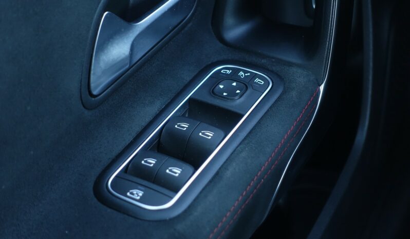 MERCEDES CLASSE A 250 E HYBRIDE RECHARGEABLE 8G-DCT AMG-LINE complet