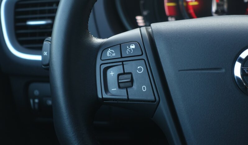 VOLVO V40 2.0L D2 GEARTRONIC 120CH BLACK EDITION complet