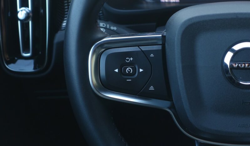 VOLVO XC 40 T4 HYBRIDE RECHARGEABLE GEARTRONIC 211 CH  R-DESIGN complet