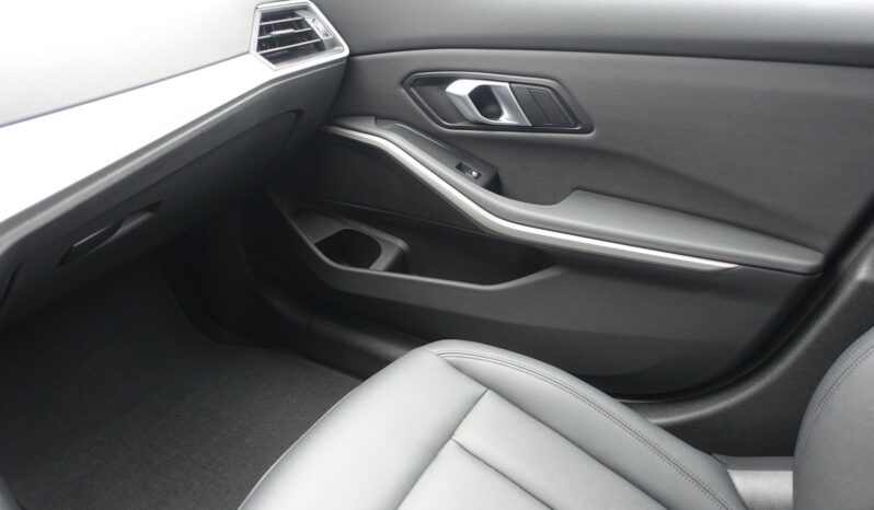 BMW 318 DA TOURING SERIE 3 MHEV BVA complet