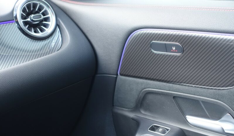 MERCEDES CLASSE GLA 250 E HYBRIDE RECHARGEABLE 262 CH AMG-LINE complet