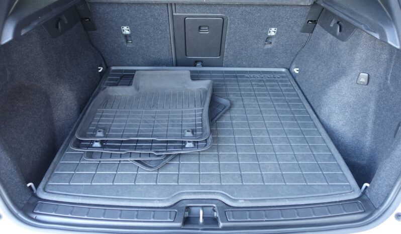 VOLVO XC 40 T4 HYBRIDE RECHARGEABLE GEARTRONIC 211 CH  R-DESIGN complet