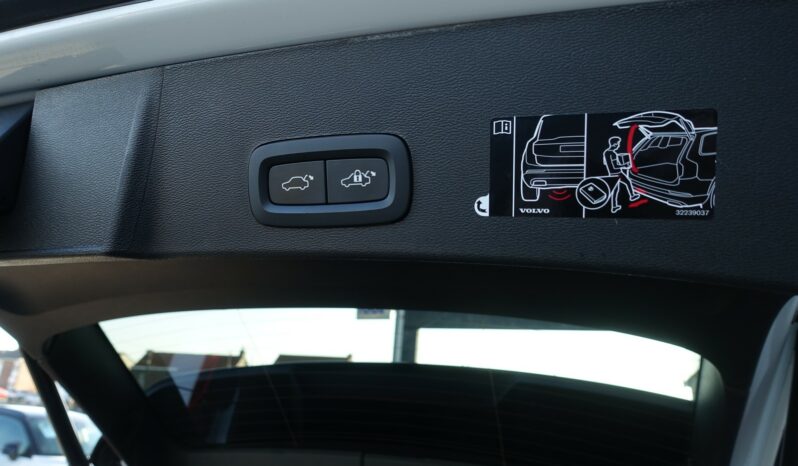 VOLVO XC 40 T4 HYBRIDE RECHARGEABLE GEARTRONIC 211 CH  R-DESIGN complet