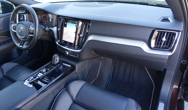 VOLVO V 60 T8 AWD HYBRIDE RECHARGEABLE GEARTRONIC R-DESIGN complet