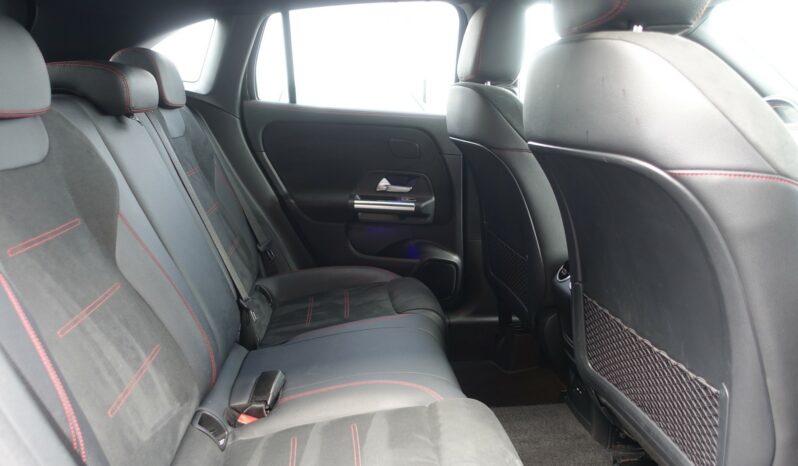 MERCEDES CLASSE GLA 200D 8G-DCT AMG-LINE complet