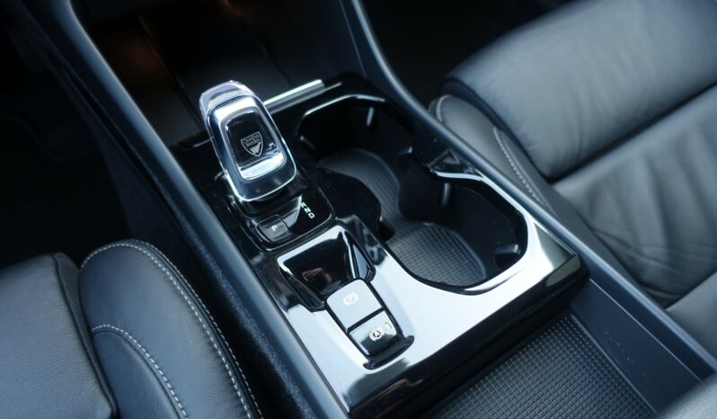 VOLVO XC 40 T4 HYBRIDE RECHARGEABLE GEARTRONIC 211 CH ( 129 CH + 82 CH ) INSCRIPTION complet