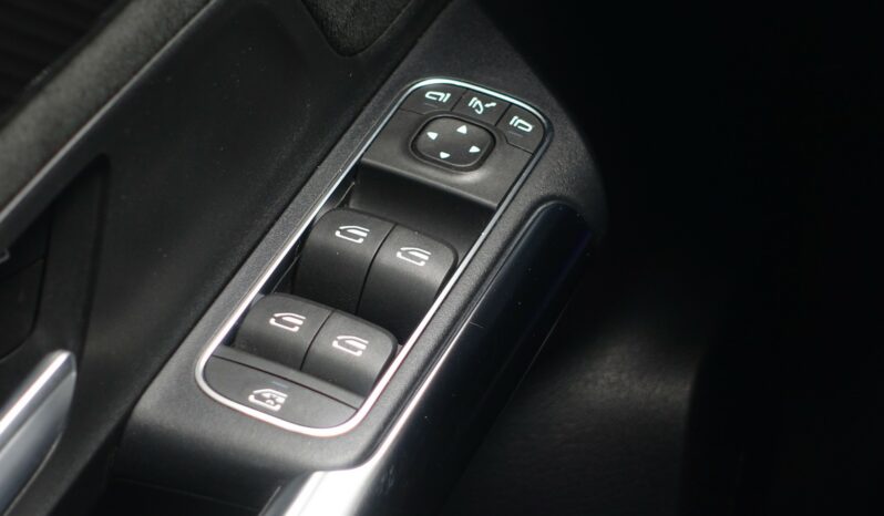 MERCEDES CLASSE GLA 200D 8G-DCT AMG-LINE complet