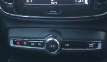 VOLVO XC 40 T4 HYBRIDE RECHARGEABLE GEARTRONIC 211 CH ( 129 CH + 82 CH ) INSCRIPTION complet