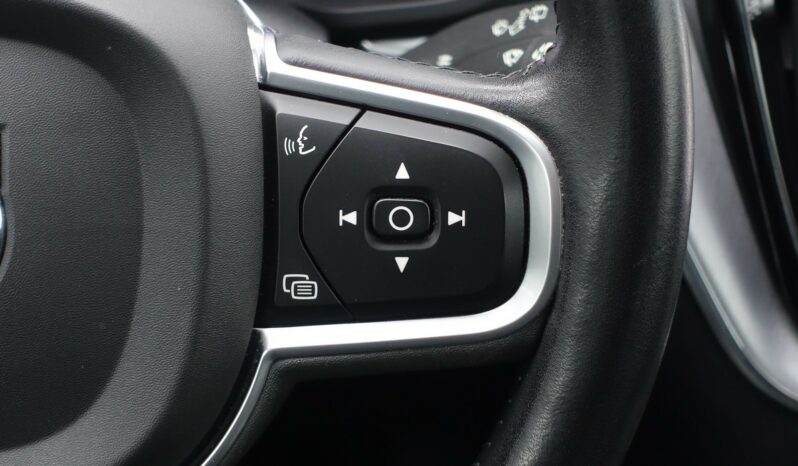 VOLVO XC 60 D4 2.0 L GEARTRONIC 163CH MOMENTUM complet