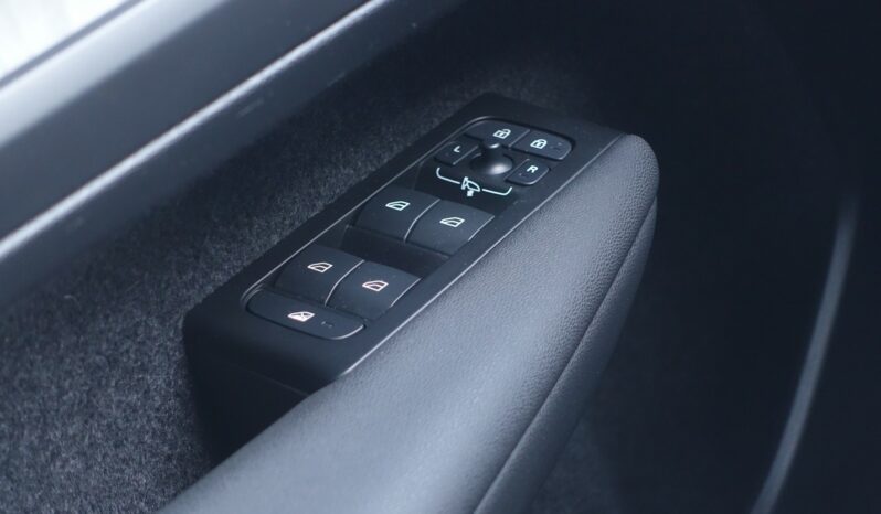 VOLVO XC 40 T4 HYBRIDE RECHARGEABLE GEARTRONIC 211 CH ( 129 CH + 82 CH ) INSCRIPTION complet