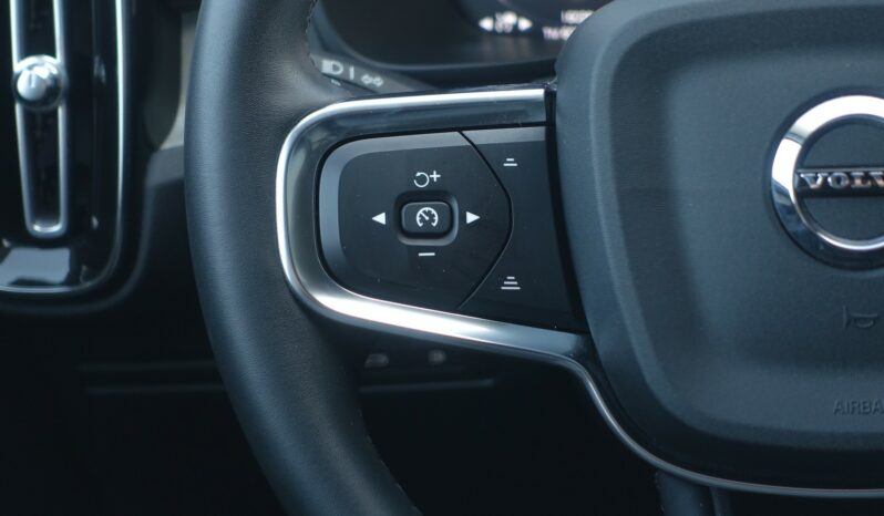 VOLVO XC 40 T4 HYBRIDE RECHARGEABLE GEARTRONIC 211 CH ( 129 CH + 82 CH ) INSCRIPTION complet