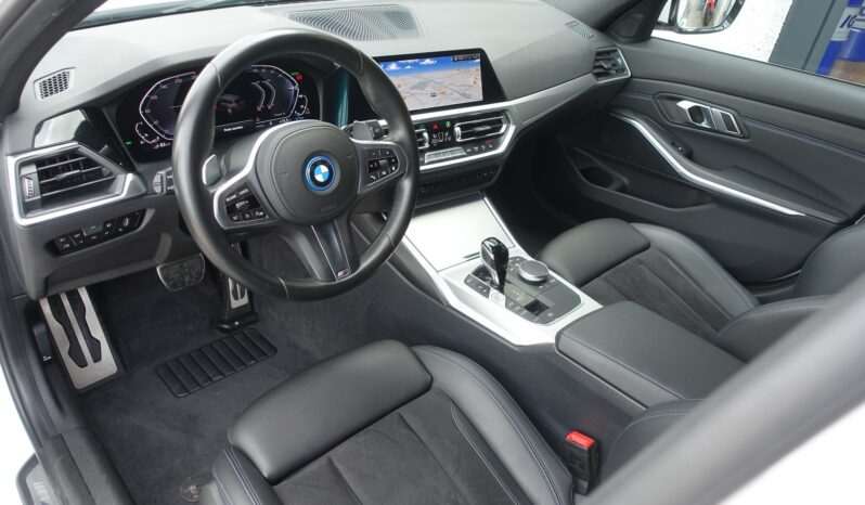 BMW 320 E TOURING HYBRIDE RECHARGEABLE 204 CH PACK M complet
