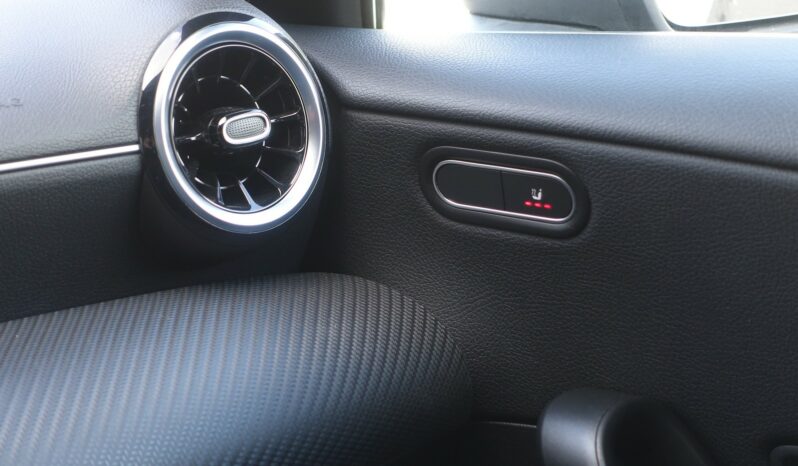 MERCEDES CLASSE A 180d 8G-DCT complet