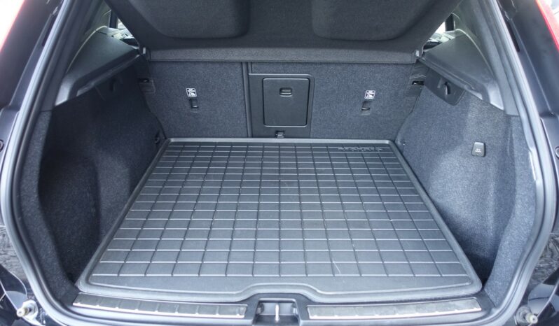 VOLVO XC 40 T4 HYBRIDE RECHARGEABLE GEARTRONIC 211 CH ( 129 CH + 82 CH ) INSCRIPTION complet