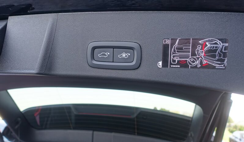 VOLVO XC 40 T4 HYBRIDE RECHARGEABLE GEARTRONIC 211 CH ( 129 CH + 82 CH ) INSCRIPTION complet