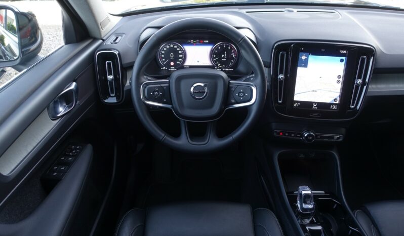 VOLVO XC 40 T4 HYBRIDE RECHARGEABLE GEARTRONIC 211 CH ( 129 CH + 82 CH ) INSCRIPTION complet