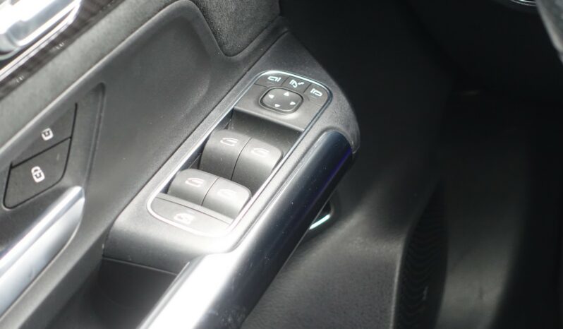 MERCEDES CLASSE GLA 250 E HYBRIDE RECHARGEABLE 262 CH AMG-LINE complet