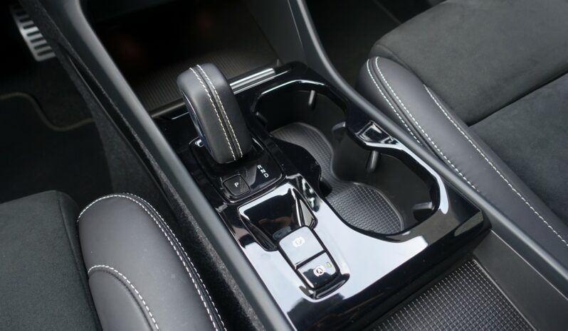 VOLVO XC 40 T4 HYBRIDE RECHARGEABLE GEARTRONIC 211 CH R-DESIGN complet