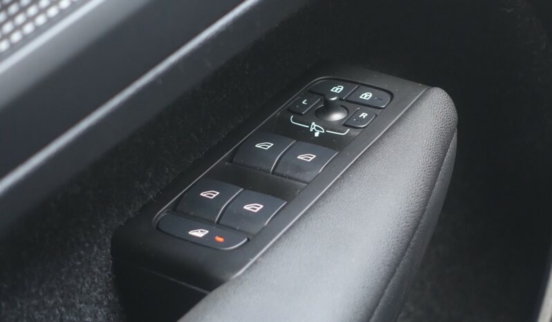 VOLVO XC 40 T4 HYBRIDE RECHARGEABLE GEARTRONIC 211 CH R-DESIGN complet