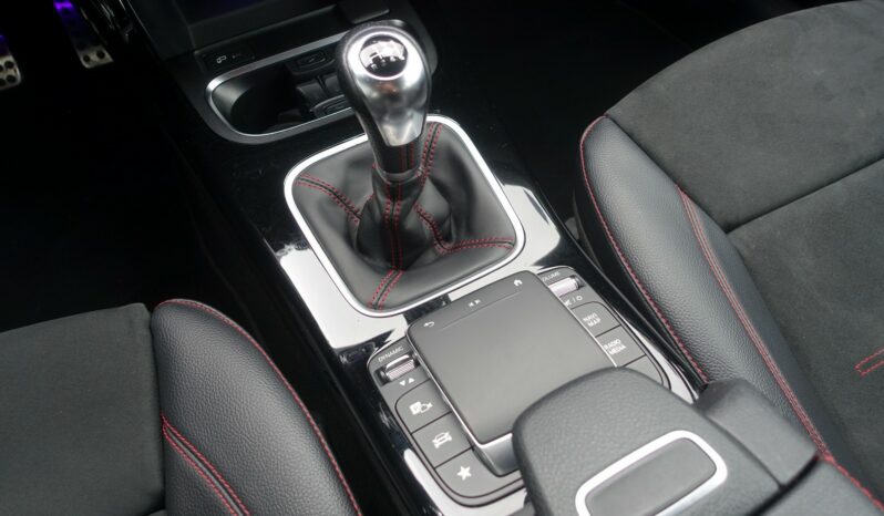 MERCEDES CLASSE A 180d AMG-LINE complet