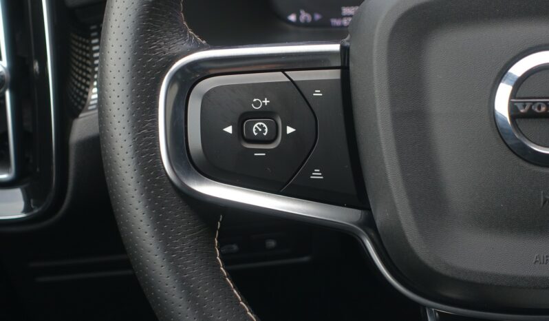 VOLVO XC 40 T4 HYBRIDE RECHARGEABLE GEARTRONIC 211 CH R-DESIGN complet