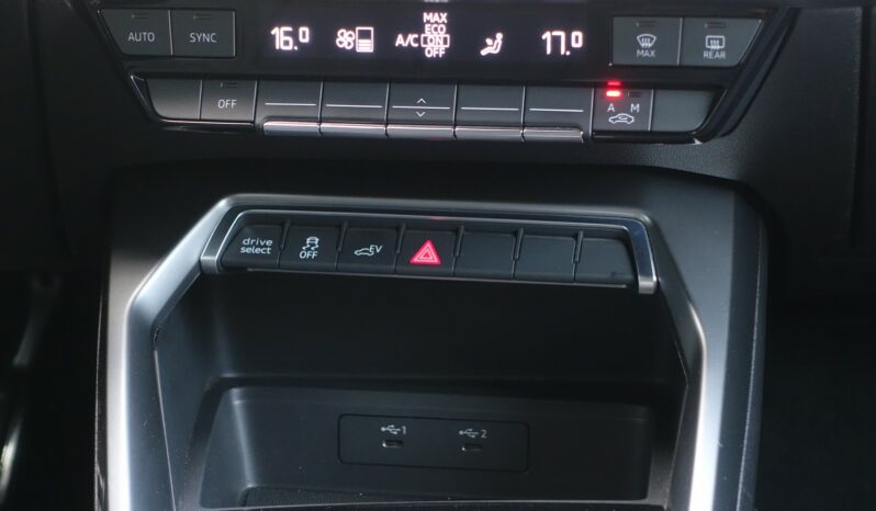 AUDI A3 SPORTBACK 45 COMPETITION TFSI E TRON S-TRONIC 245 CH HYBRIDE RECHARGEABLE  S-LINE complet