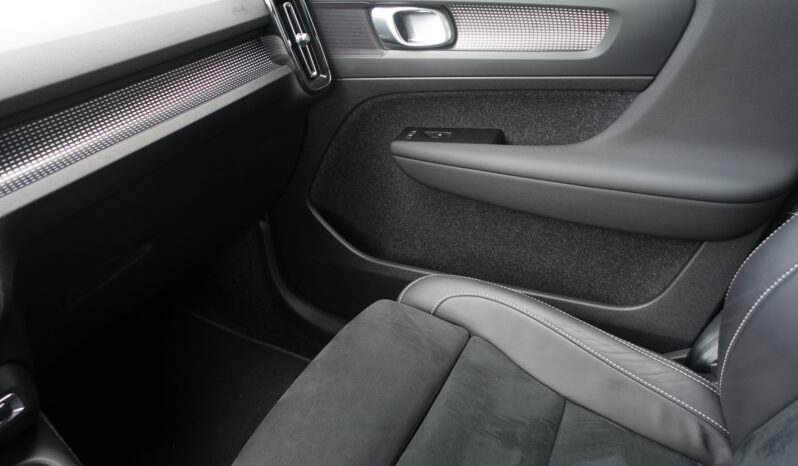 VOLVO XC 40 T4 HYBRIDE RECHARGEABLE GEARTRONIC 211 CH R-DESIGN complet