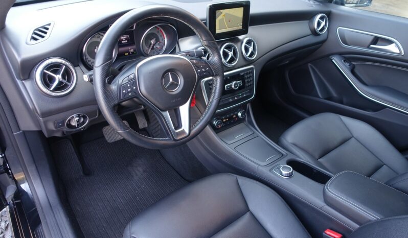MERCEDES CLASSE CLA 220 D BERLINE 7G-DCT 163 CH complet