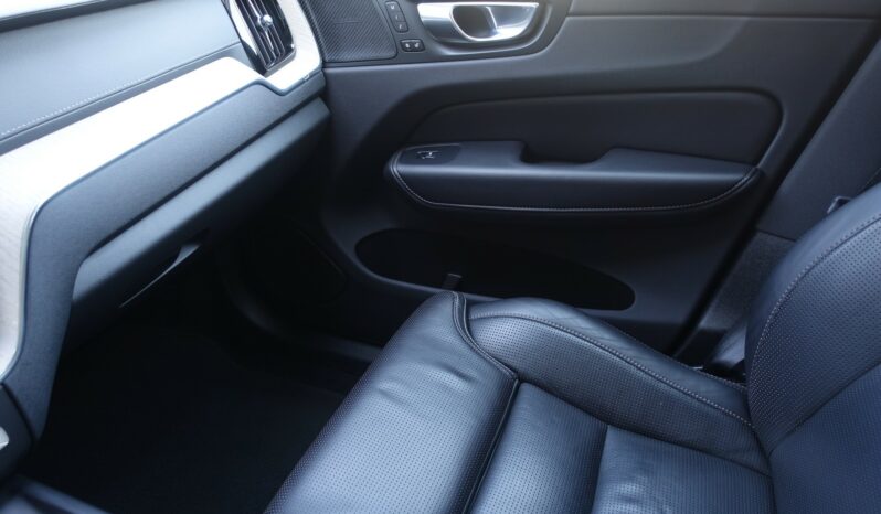VOLVO XC 60 T8 AWD HYBRIDE RECHARGEABLE GEARTRONIC 390 CH  INSCRIPTION complet