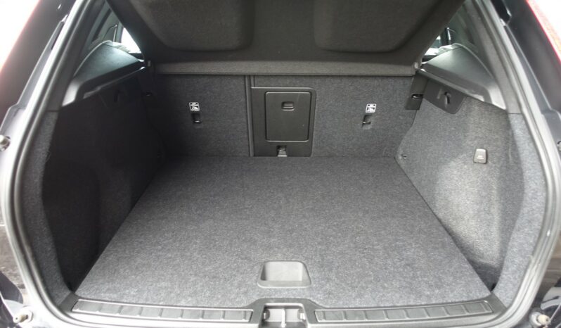 VOLVO XC 40 T4 HYBRIDE RECHARGEABLE GEARTRONIC 211 CH R-DESIGN complet