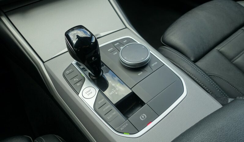 BMW 330 EA TOURING E-DRIVE HYBRIDE RECHARGEABLE BVA 184 CH + 83 KW SERIE 3 complet