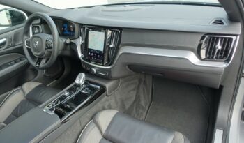 VOLVO V 60 T6 AWD GEARTRONIC 340CH HYBRIDE RECHARGEABLE R-DESIGN complet
