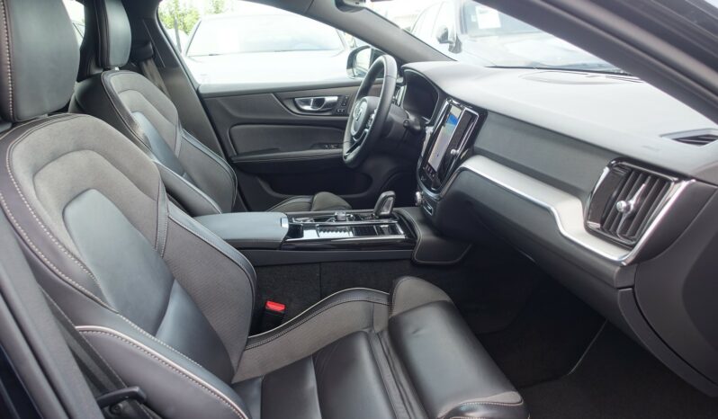 VOLVO V 60 T6 AWD GEARTRONIC 340CH HYBRIDE RECHARGEABLE R-DESIGN complet