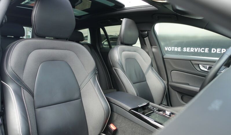 VOLVO V 60 T6 AWD GEARTRONIC 340CH HYBRIDE RECHARGEABLE R-DESIGN complet