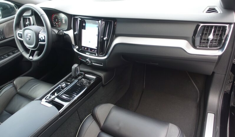 VOLVO V 60 T6 AWD GEARTRONIC 340CH HYBRIDE RECHARGEABLE R-DESIGN complet
